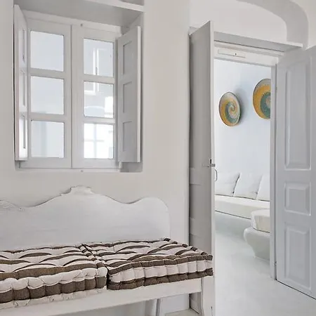 Eborio Cycladic Traditional Vila *